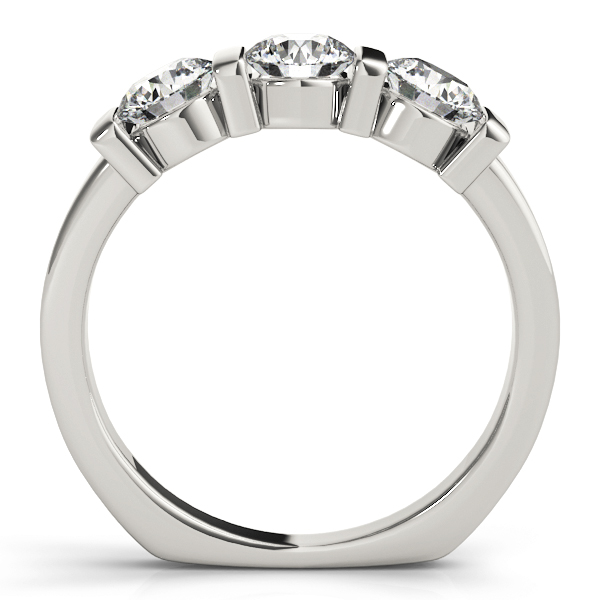 ENGAGEMENT RINGS 3 STONE ROUND